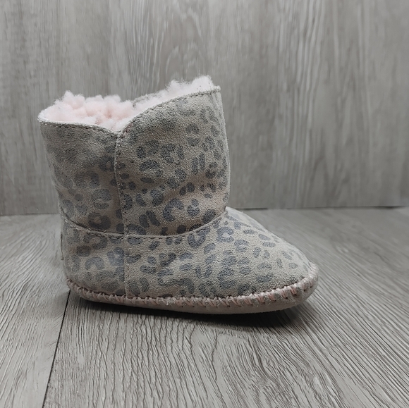 UGG Cassie Booties Light Gray Pink Leopard Print Suede Sherpa Size 2 3 - Picture 4 of 11